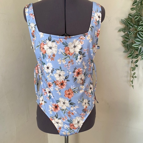 NWT Hurley One-piece swim suit Sz 1X - Picture 1 of 8